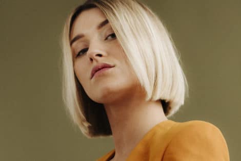 oxford circus hairdressers - blonde model posing
